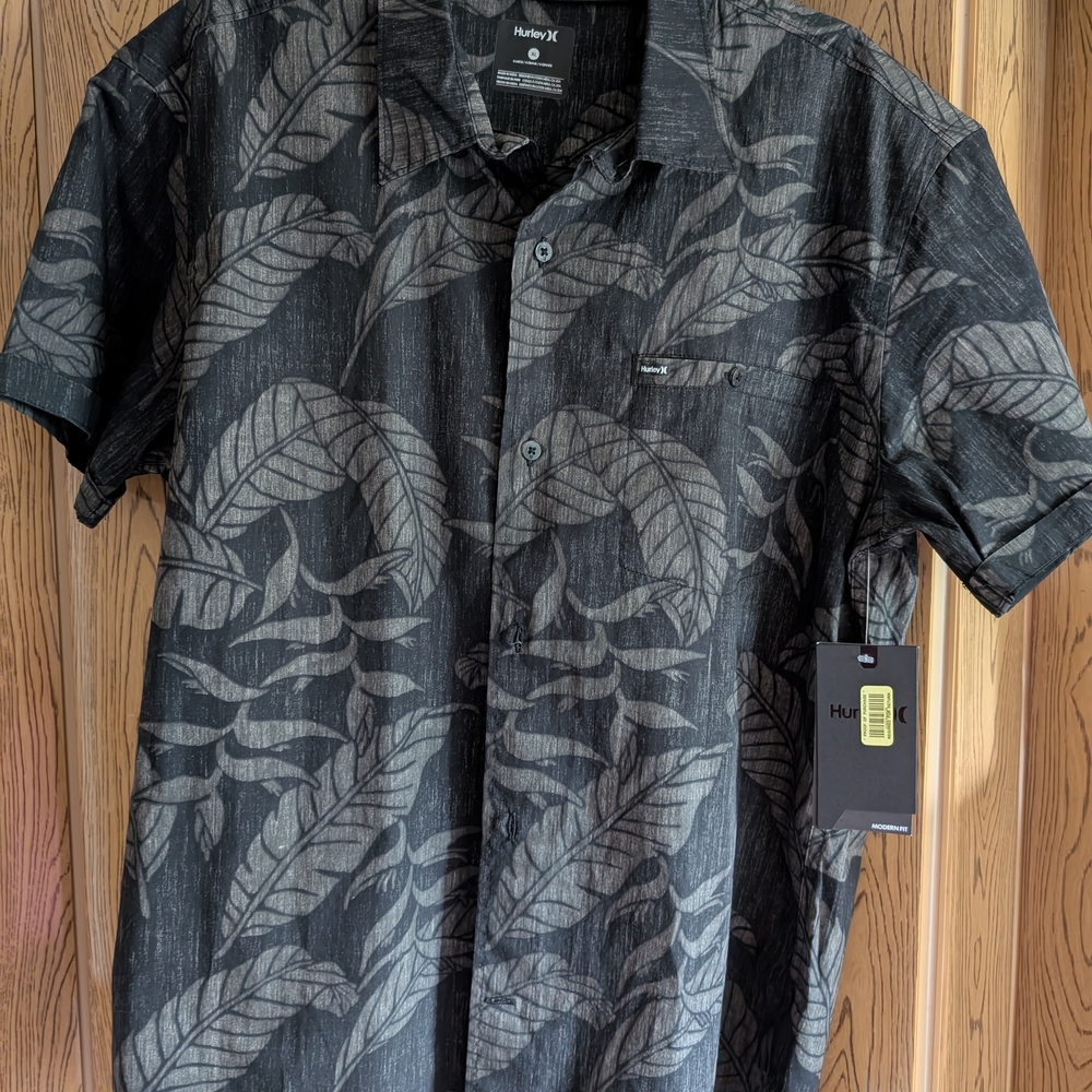 Brand New With Tags Men's Hurley Modern Fit Short Sleeve Shirt Size XL